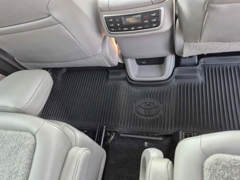 Used 2017 Toyota Highlander Limited Platinum image 41
