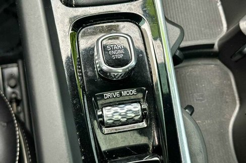 Used 2018 Volvo XC60 T6 R-Design w/ Convenience Package image 23