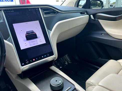 Used 2017 Tesla Model X 100D image 40