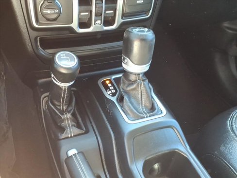 Used 2018 Jeep Wrangler Unlimited Sahara image 23