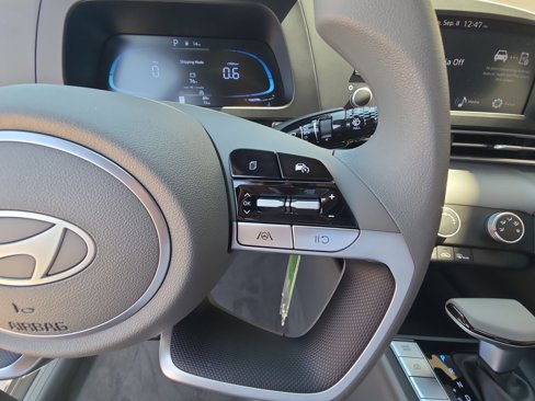 New 2025 Hyundai Elantra SE image 17
