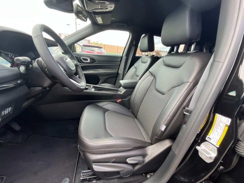 New 2025 Jeep Compass Latitude w/ Altitude Special Edition image 11