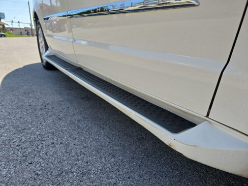 Used 2011 Chrysler Town & Country Touring-L w/ Driver Convenience Group image 13