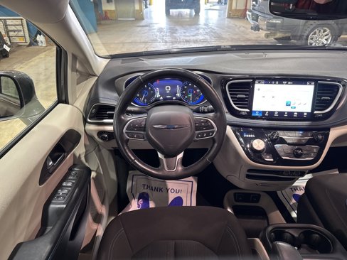 Used 2021 Chrysler Pacifica Touring w/ Cold Weather Group image 20