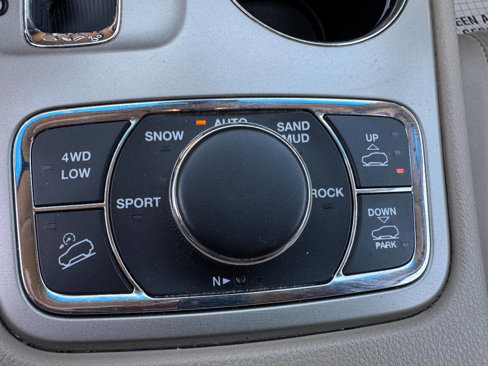 Used 2012 Jeep Grand Cherokee Overland image 10