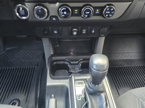 Used 2018 Toyota Tacoma TRD Sport image 23