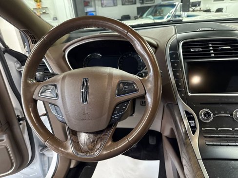 Used 2017 Lincoln MKX Reserve w/ Driver Assistance Package image 32