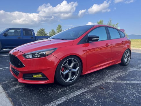 Used 2016 Ford Focus ST w/ Equipment Group 401A image 1