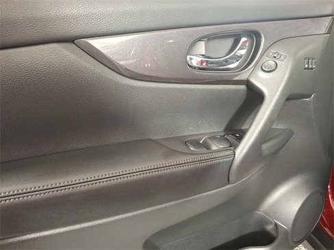 Used 2018 Nissan Rogue SV w/ Premium Package image 15