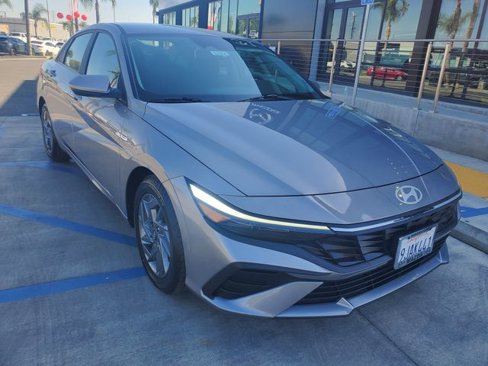 Used 2024 Hyundai Elantra SEL image 3