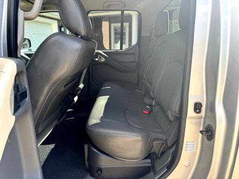 Used 2012 Nissan Frontier SL image 14