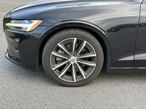 Used 2022 Volvo S60 B5 Momentum image 12
