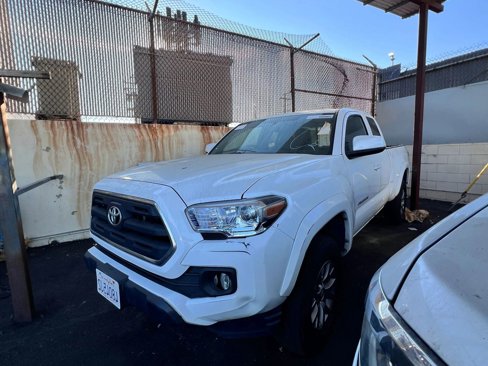 Used 2017 Toyota Tacoma SR image 1