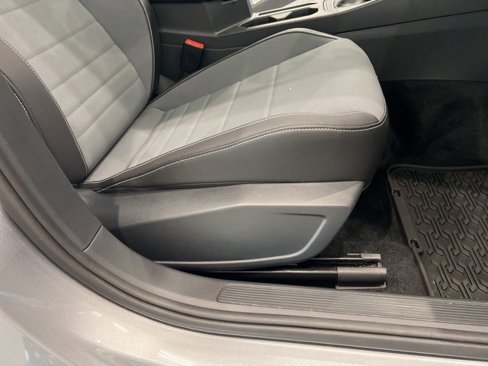 Used 2025 Volkswagen Jetta SE image 21