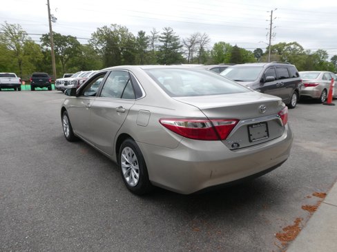 Used 2015 Toyota Camry LE image 8