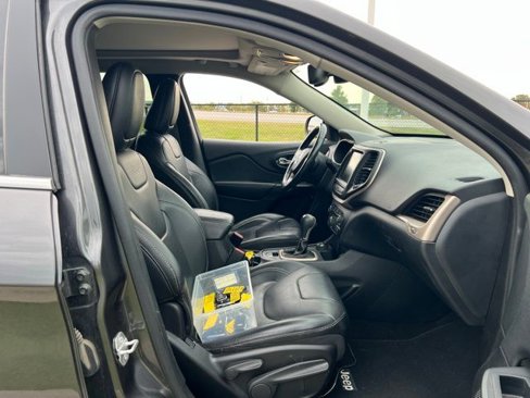 Used 2015 Jeep Cherokee Limited w/ Luxury Group image 12