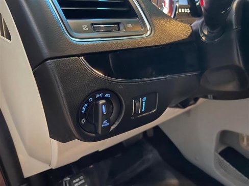 Used 2019 Dodge Grand Caravan SXT image 22