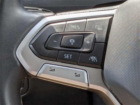 Used 2022 Volkswagen Tiguan SE image 19