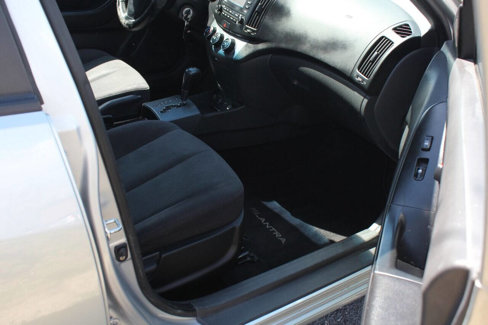 Used 2010 Hyundai Elantra GLS image 9