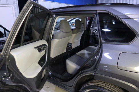 Used 2021 Toyota RAV4 XLE image 16