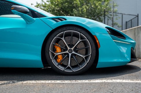 New 2025 McLaren Artura image 32