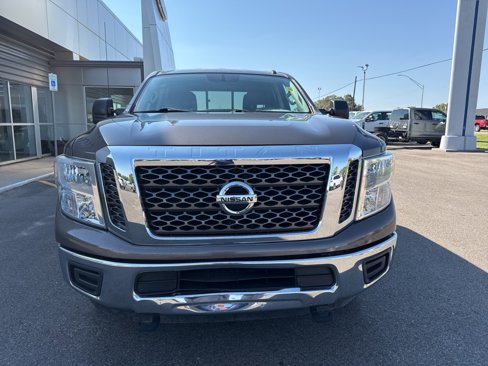 Used 2016 Nissan Titan SV image 2