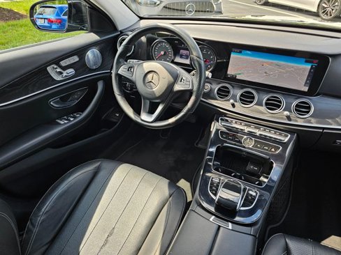 Used 2017 Mercedes-Benz E 300 4MATIC image 29