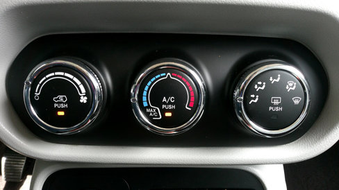 Used 2015 Jeep Renegade Latitude image 27