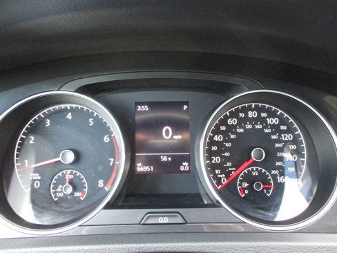 Used 2019 Volkswagen Golf Alltrack S image 17