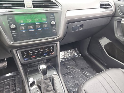 Used 2024 Volkswagen Tiguan SE image 15