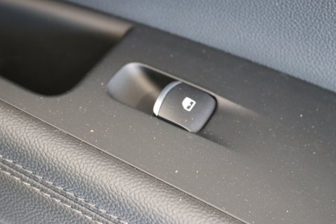 Used 2018 Alfa Romeo Stelvio AWD image 35