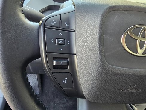 Used 2023 Toyota Prius LE image 18