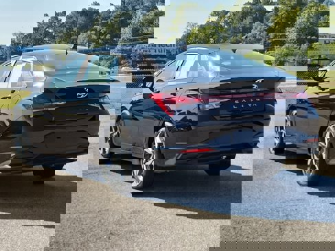 Used 2023 Hyundai Elantra SEL w/ Convenience Package image 6