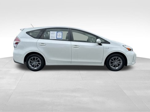 Used 2017 Toyota Prius V Three image 8