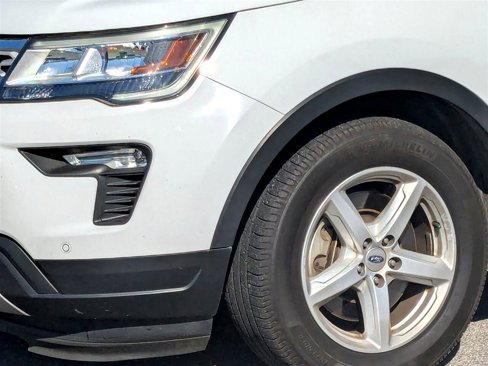 Used 2018 Ford Explorer XLT w/ Equipment Group 202A image 9