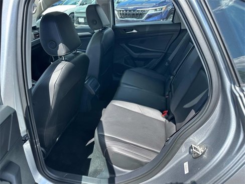 Used 2020 Volkswagen Jetta SE w/ SE Cold Weather Package image 17