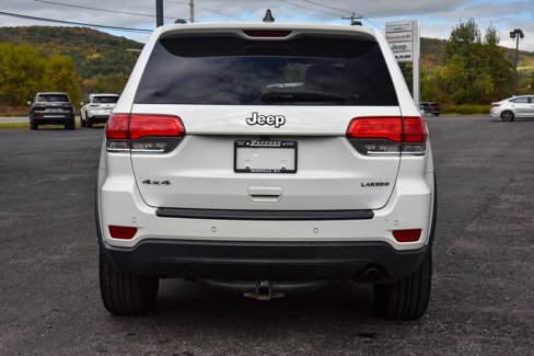 Used 2019 Jeep Grand Cherokee Laredo w/ 18" Wheel & 8.4" Radio Group image 4