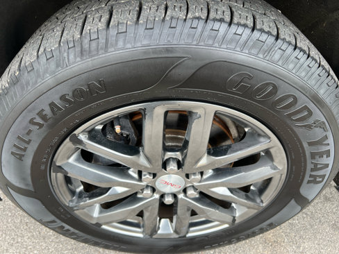 Used 2017 GMC Acadia SLT image 2