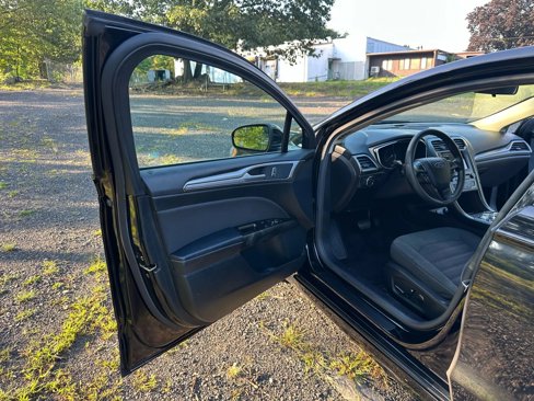 Used 2017 Ford Fusion SE w/ Fusion SE Technology Package image 25