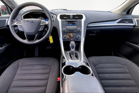 Used 2015 Ford Fusion SE image 7