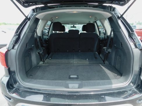 Used 2017 Nissan Pathfinder S image 11