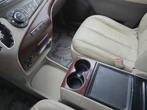 Used 2014 Toyota Sienna XLE image 25
