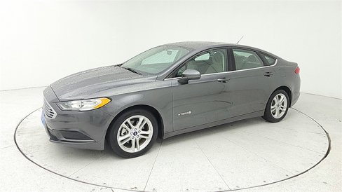 Used 2018 Ford Fusion S image 2