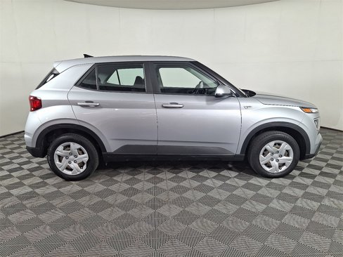 Used 2020 Hyundai Venue SE image 11