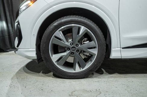 Used 2024 Audi Q4 e-tron Premium Plus w/ Premium Plus image 7