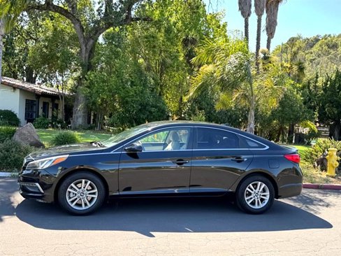 Used 2015 Hyundai Sonata SE image 2