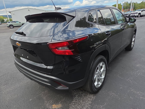 Certified 2024 Chevrolet Trax LS w/ LS Convenience Package image 3