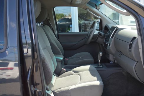 Used 2010 Nissan Frontier SE image 19