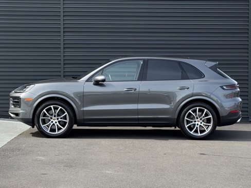 Used 2025 Porsche Cayenne image 2