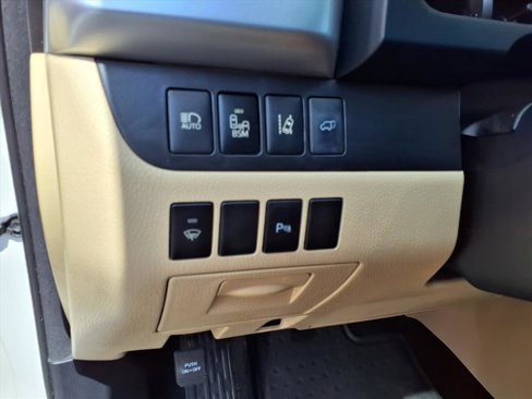 Used 2015 Toyota Highlander Limited image 19